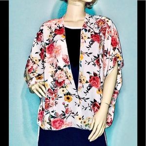 TWELVE MONTHS • Open Floral Blouse/ size (L)
